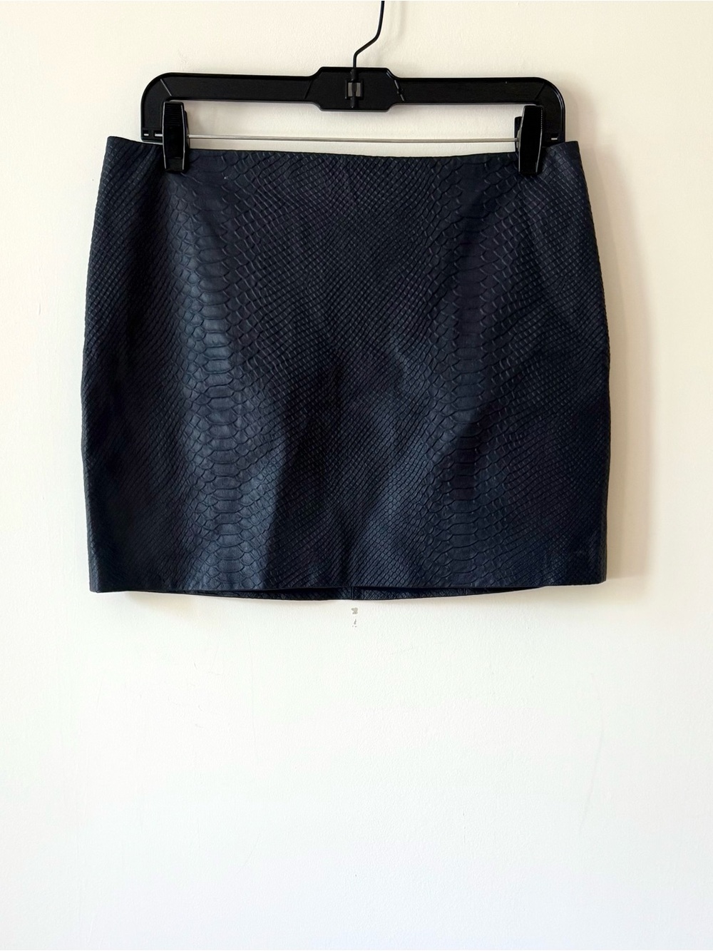 Alice + Olivia 100% Lamb Leather Croc Embossed Mini Skirt Navy Blue Size 2 NWT